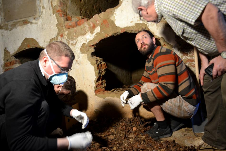 Exhumálták a Dessewffy kriptában található maradványokat